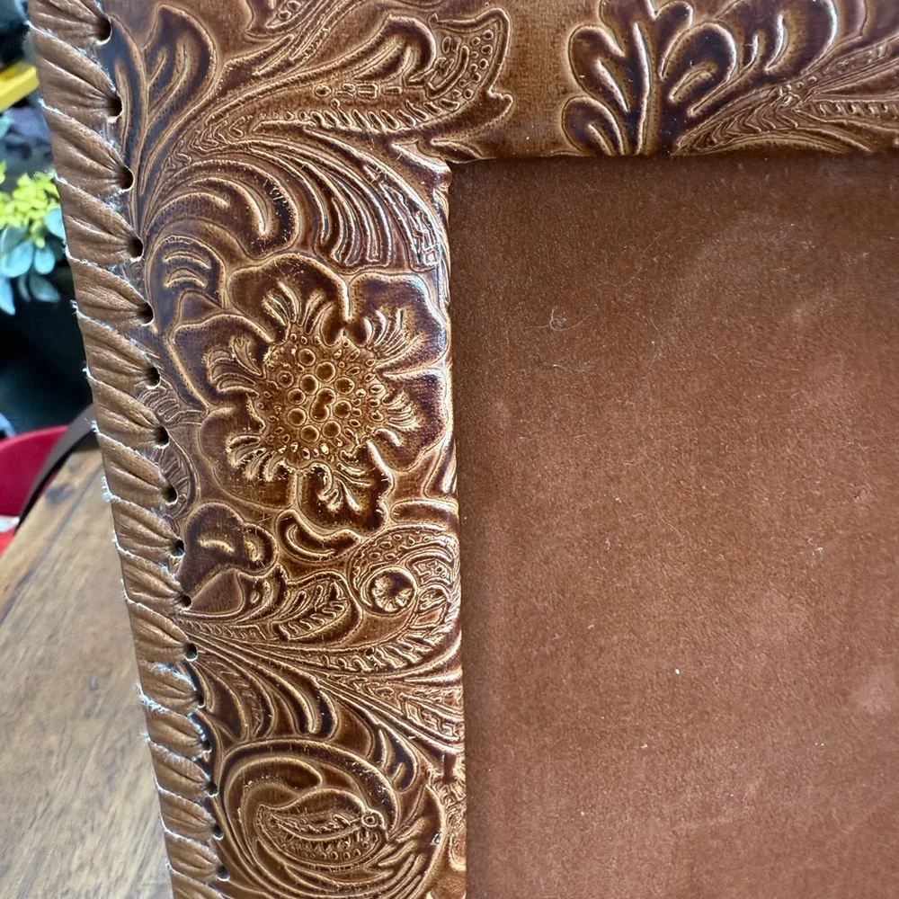 Light Brown‎ Leather Picture Frame with Velvet lining
